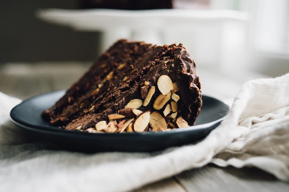 chocolate_cake_ganache_caramel_almonds-1.jpg
