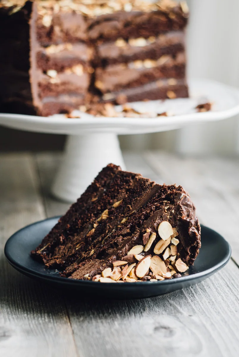 chocolate_cake_ganache_caramel_almonds-2.jpg