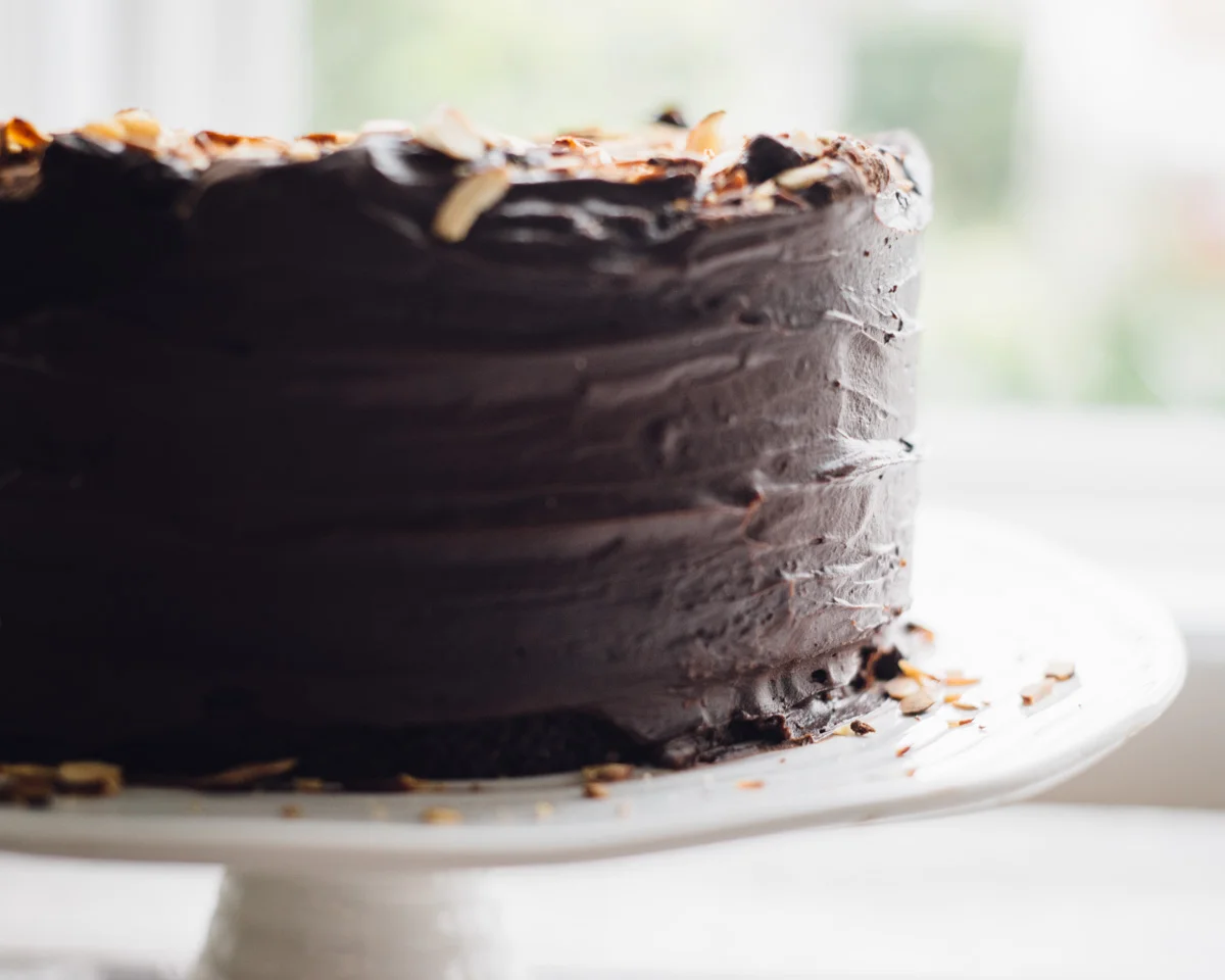 chocolate_cake_ganache_caramel_almonds-4.jpg