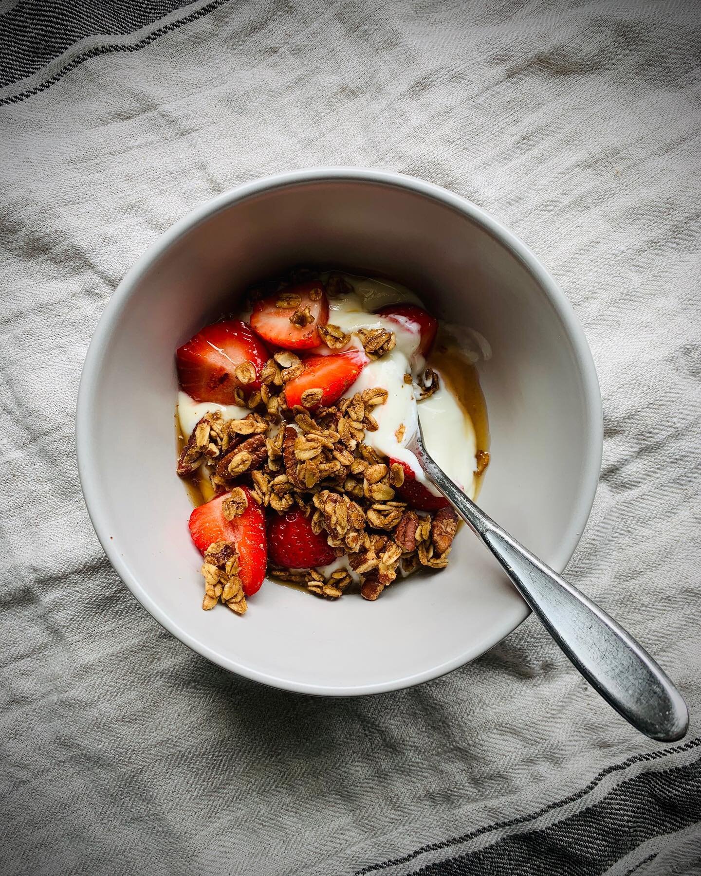 Heatwave update! I will be at @woodlawnfamersmarket tomorrow from 9am-noon. It will be about the only time of the day to enjoy the outdoors so I hope you can stop by for some Good Day Granola. Stock up on some fresh berries and granola then fix yours