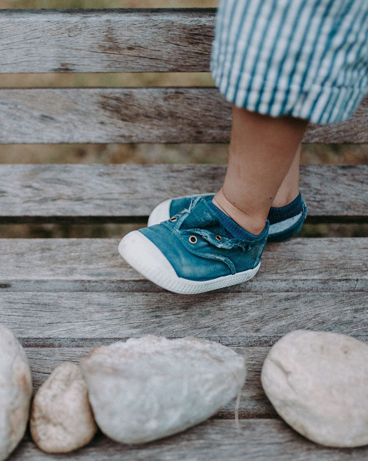 Con le tasche piene di sassi&hellip;

#childhoodmemories #pocketsfullofrocks #documentyourdays #kidsofthelens #faceless_friday #clickpro #projectfaceless #infinity_children #momswithcameras #fotografofamiglia #fotografomilano #runwildmychild #thisdet