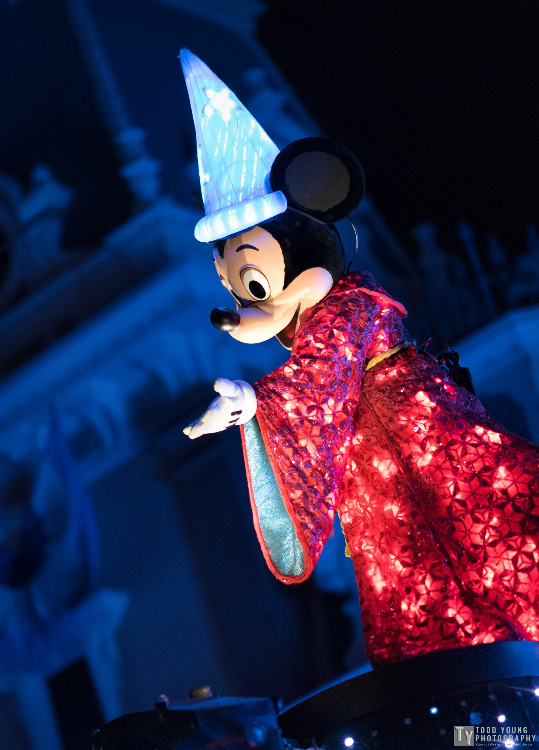mickeypaintthenight1.jpg