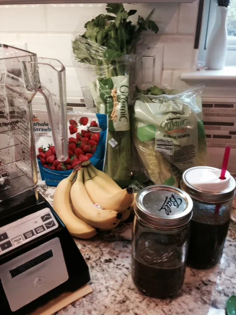 fruity green smoothie.jpg