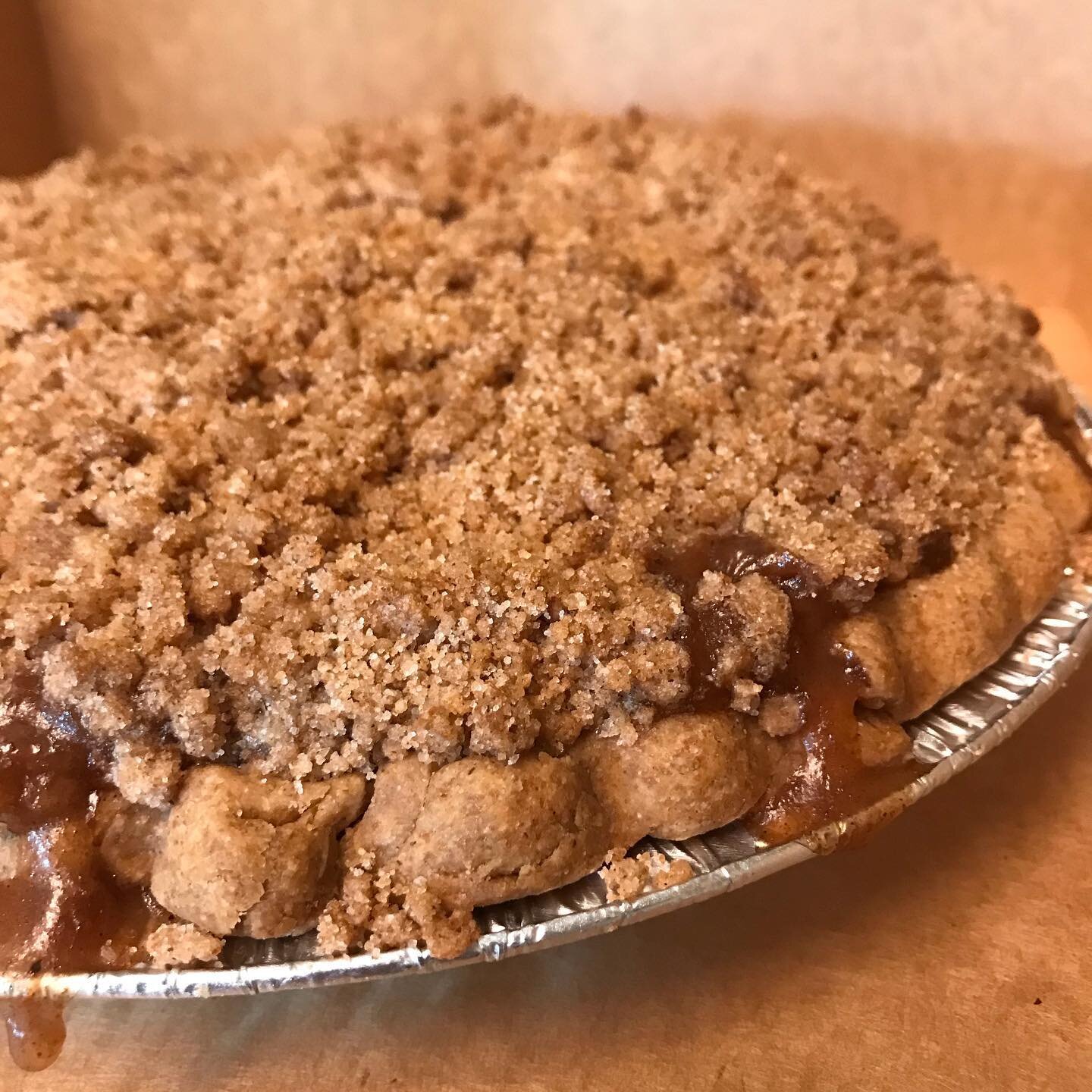 Vegan, whole wheat, green-apple-pear crumb pie! 🥧 

#pie #applepie #apples #pears #wholewheat #vegan #bakery #baked #baker #ivybakery #lasvegas #custom #desserts #sweets #bakedgoods #eat #foods