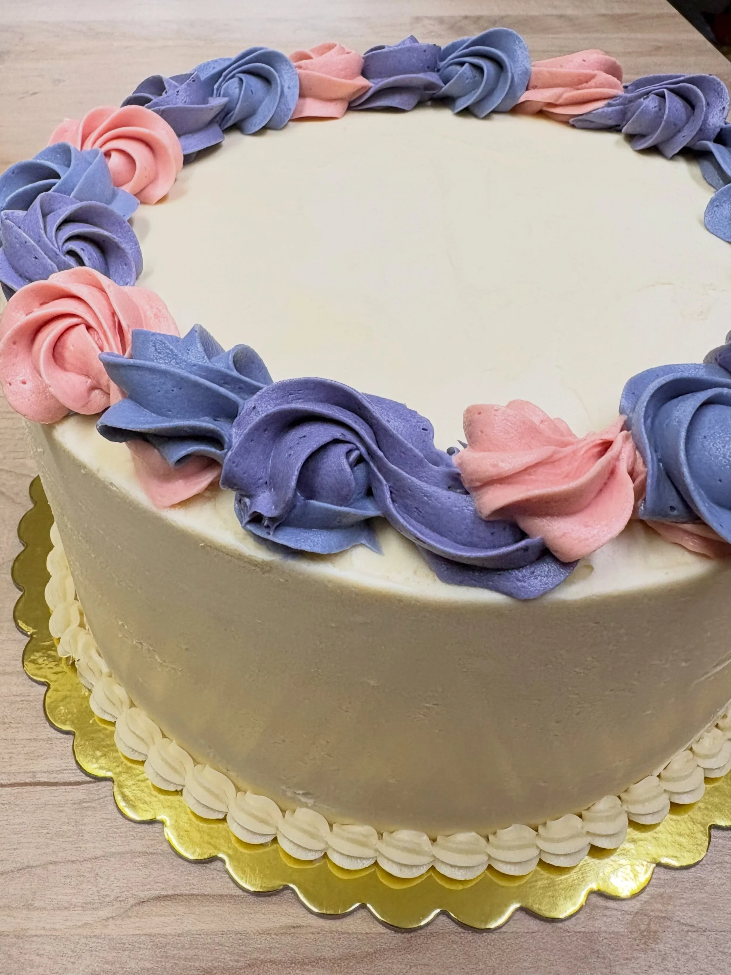 German Chocolate Cake 🍫

Coconut-pecan filling, rich chocolate ganache, and vanilla buttercream. Decorated with plant-based food colors. No artificial dyes. 👍 

#ivybakery #organic #lasvegasbakery #germanchocolatecake #chocolate