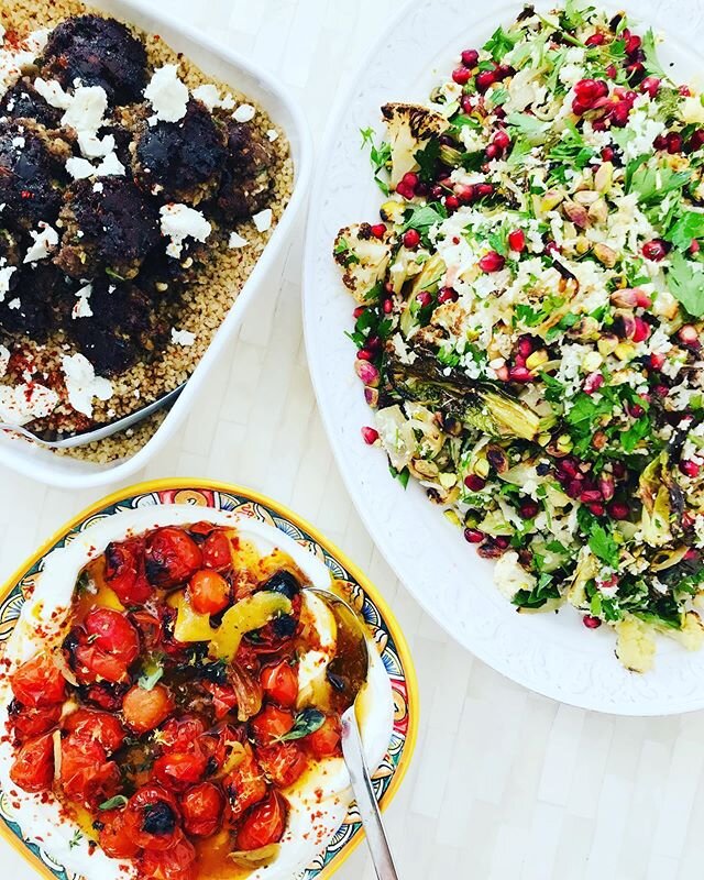 Another #ottolenghisimple meal devoured. Never any leftovers..
.
Cauliflower, pomegranate and pistachio salad, hot charred cheery tomatoes with cold yoghurt, and lamb and feta meatballs.
.
Cooking with my gal @jannines. Thank you #ottolenghi for help