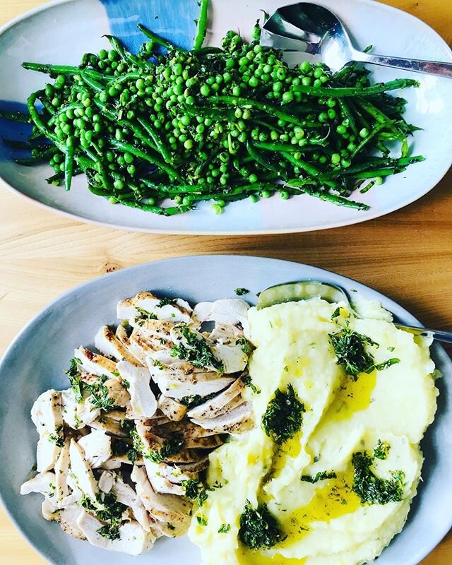 I haven&rsquo;t been cooking like I had been but I had my cooking date night with @jannines and so game on.
.
Two bean and two lime salad (hello summer) and aromatic olive oil mash (you&rsquo;re nice but you aren&rsquo;t butter) and chicken that stol