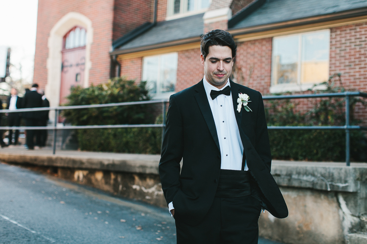 natural groom portraits