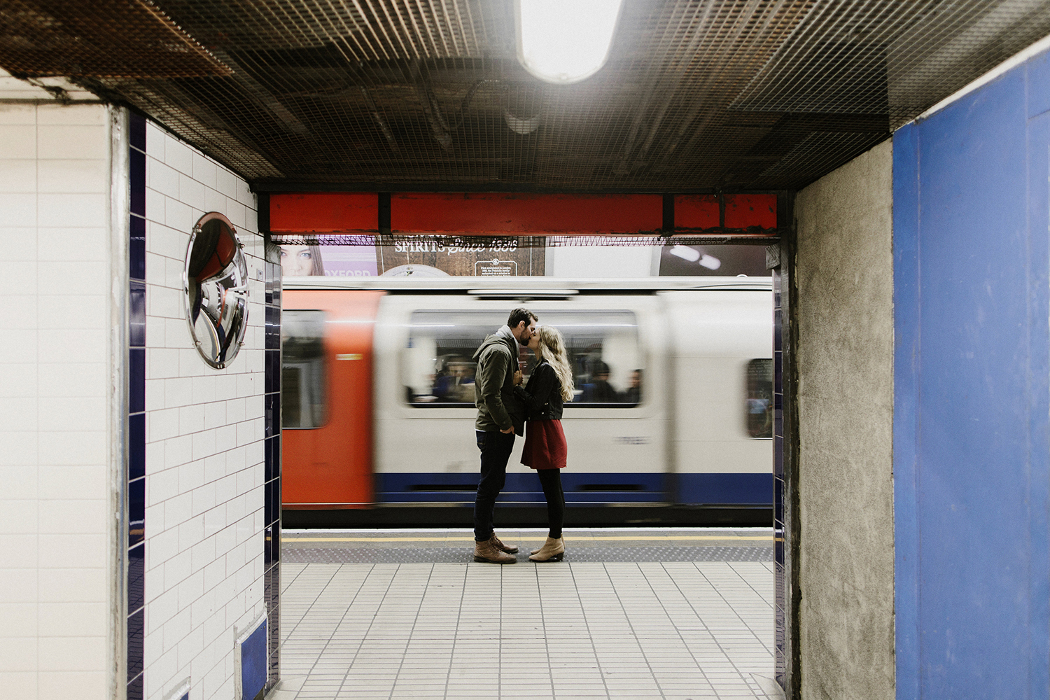 london-tube-engagement-session.jpg