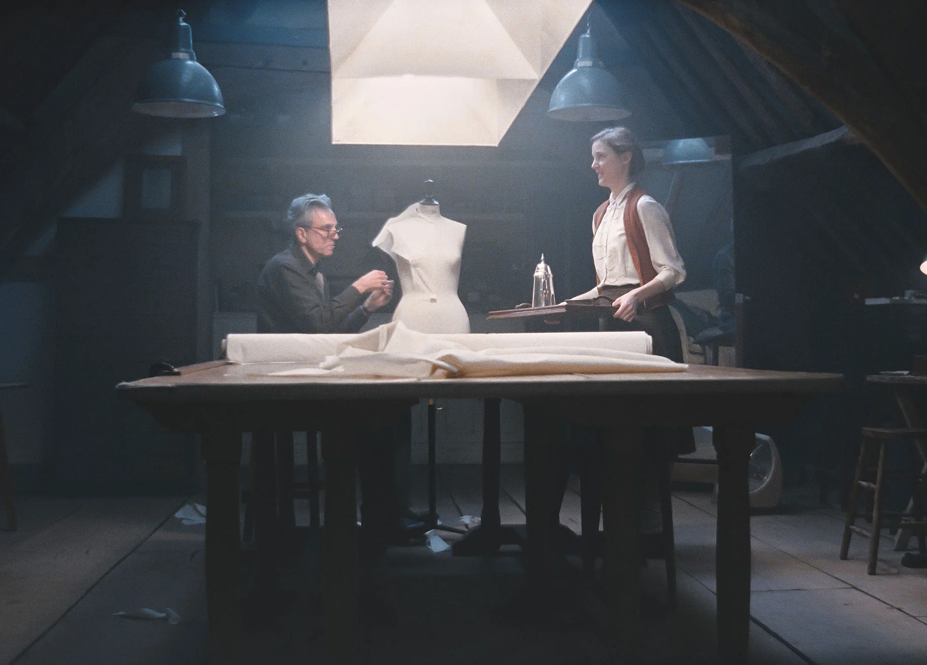 Alma (Vicky Krieps) visits Reynolds (Daniel Day-Lewis) in his workshop