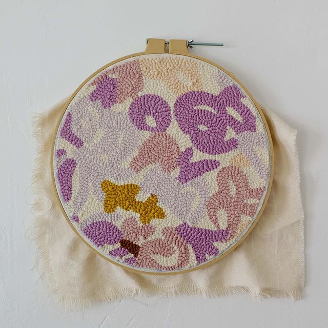 It took me about 16 seconds to make this painting and about 6 hours to hook this pillow-cover-to-be. Btw, if you want to learn #rughooking aka #punchneedleembroidery , I highly recommend @rosepearlman &lsquo;s super info dense and fun workshop!