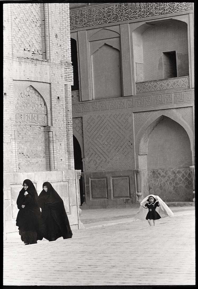 Girl-Running-Isfahan-2000.jpg