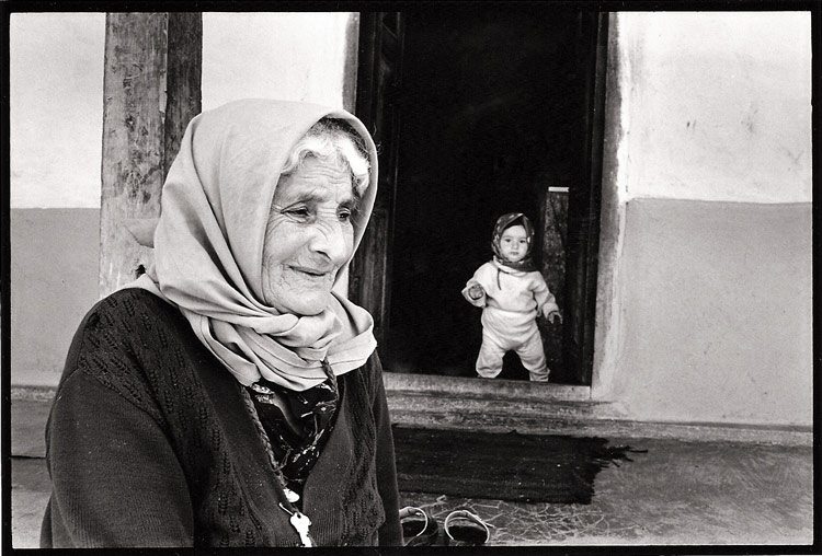 Grandma-&-Child-Iran-2000.jpg