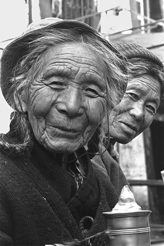 Tibet-Old-Ladies-1999.jpg