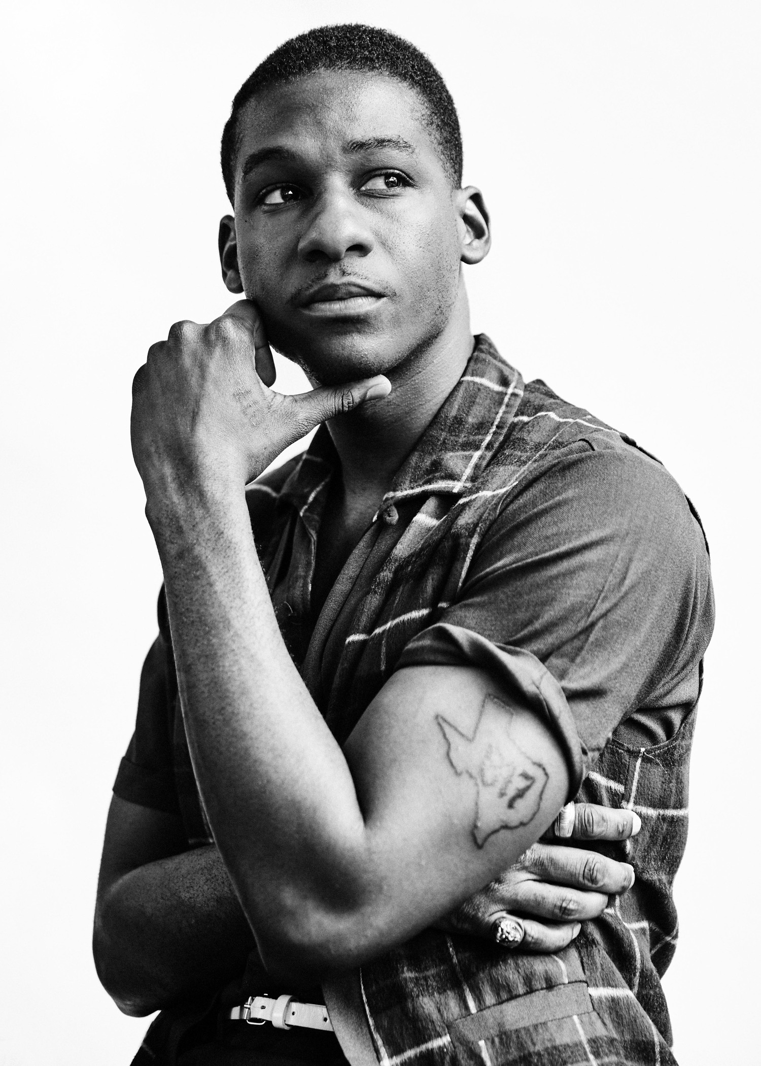 1_LeonBridges_11_lo.jpg