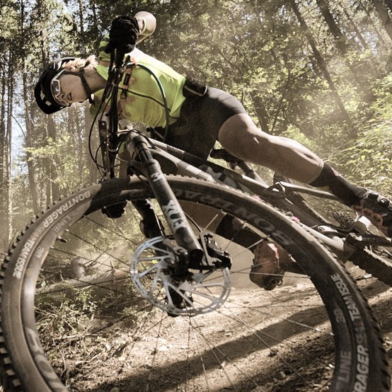 Ladies winner @natuzzchen berms it... FSA Stage 2 Singletrack 6 #singletrack6 @transrockiesevents #rossland @redresort