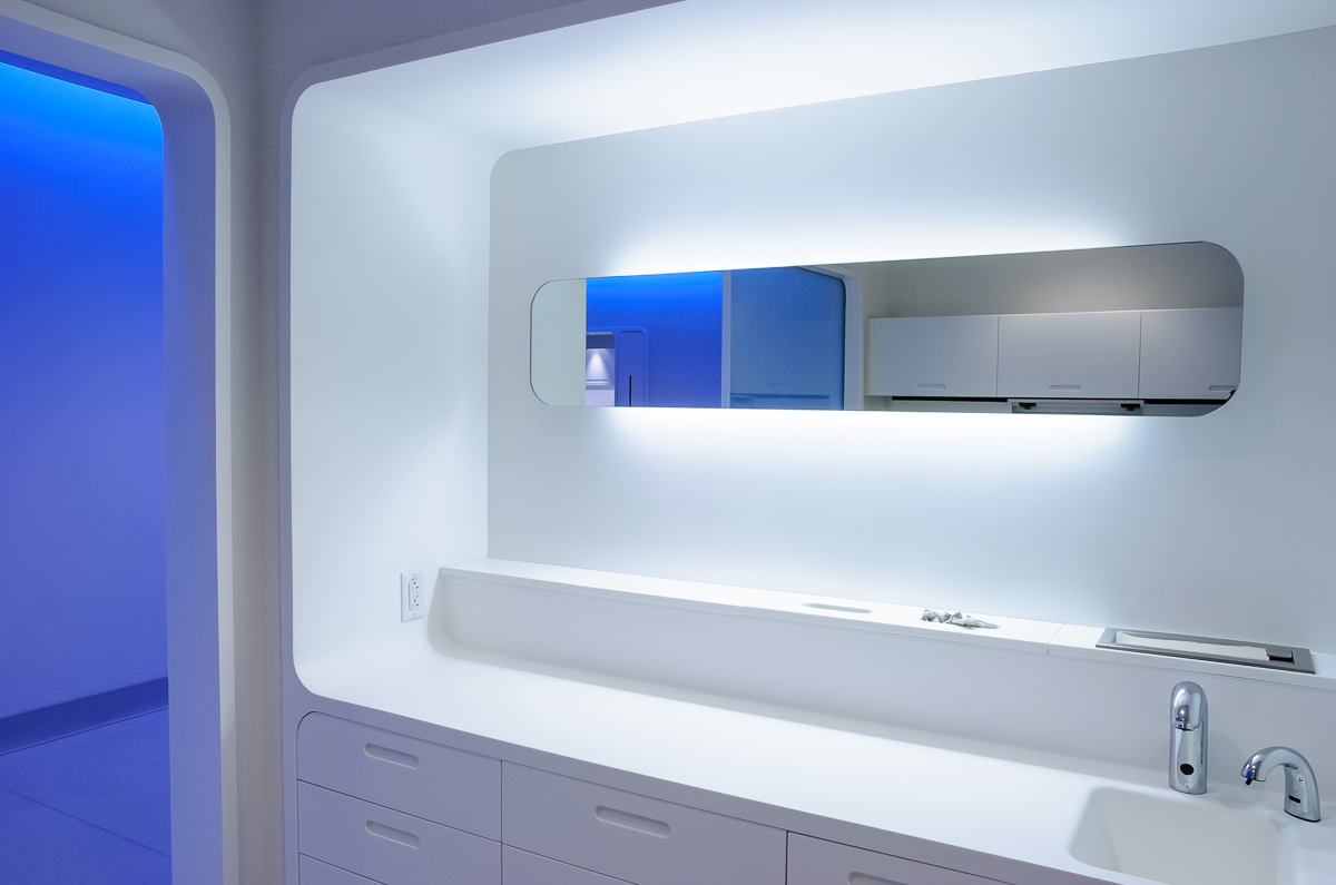 Ambient light reflected from behind a mirror. Irvine Medical Center. Design by Philips Medical. Fabrication by Sterling Surfaces. Photo by Jeff Baumgart.