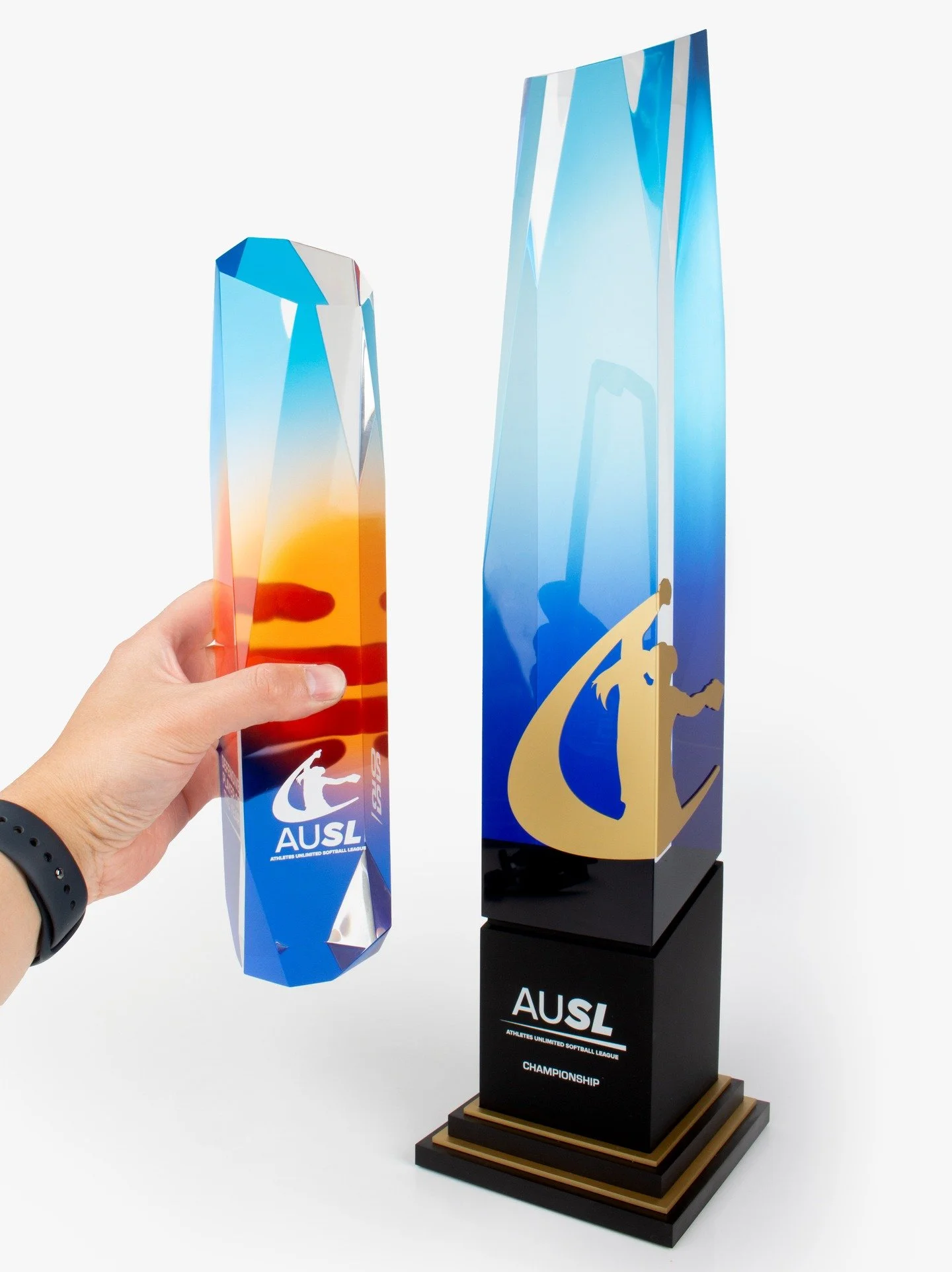 We recently created a 25-inch version of our most classic award, the Odyssey. Complete with a custom-made carry bag for easy transportation, this project was a blast 💫💥