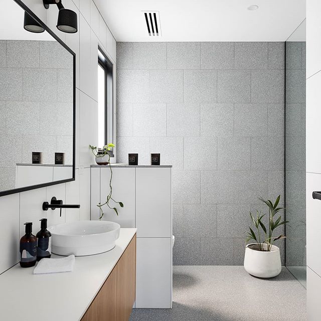 Crisp and clean bathroom from the latest residential project of ours.

Photo: @jelliscraiginnernorth 
#archdaily #architecture #melbourne #melbourneinteriors #melbournearchitecture #interiordesign #interiors #bathroomdesign #bathroom