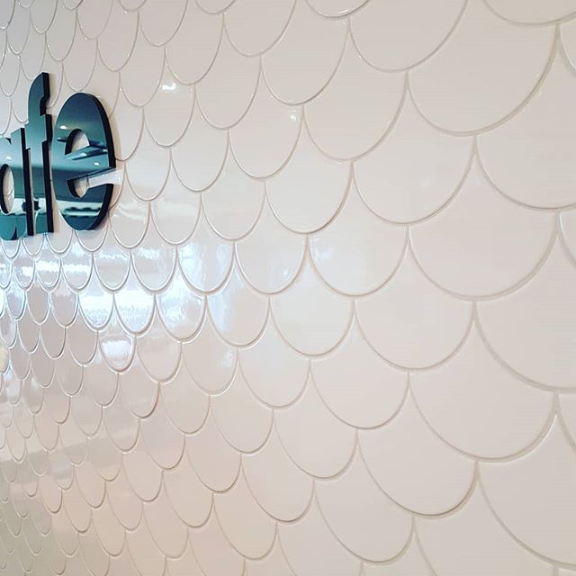 Apollo Bay fish &amp; chip shop with the most appropriate use of these tiles.

#apollobay #interiordesign #interiors #tiling #archdaily #architecture