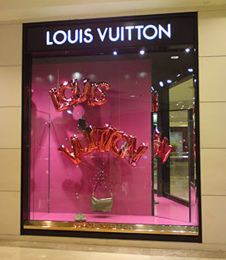 BALLOON LETTER BANNERS : Louis Vuitton