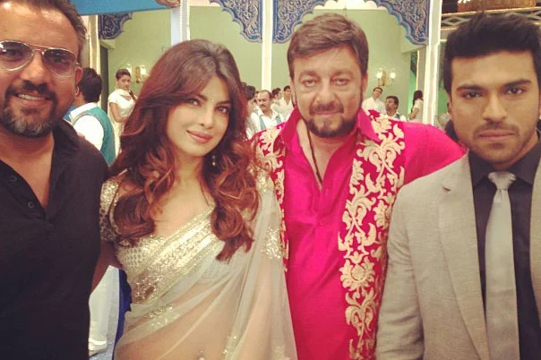 Priyanka-Sanjay-Ram-Charan and director Lakhia on the sets of Zanjeer (click to enlarge)