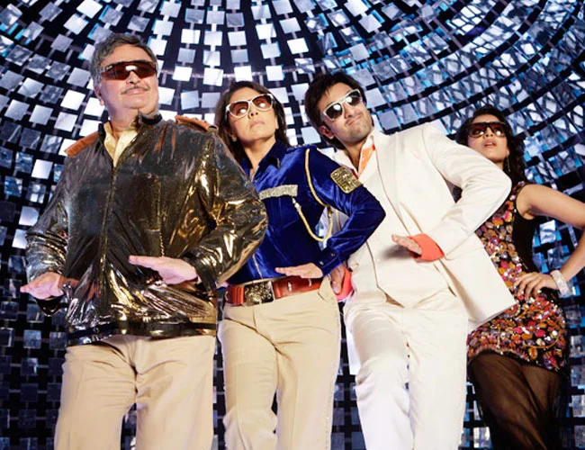 Rishi, Neetu and Ranbir Kapoor and Pallavi Sharda in Besharam