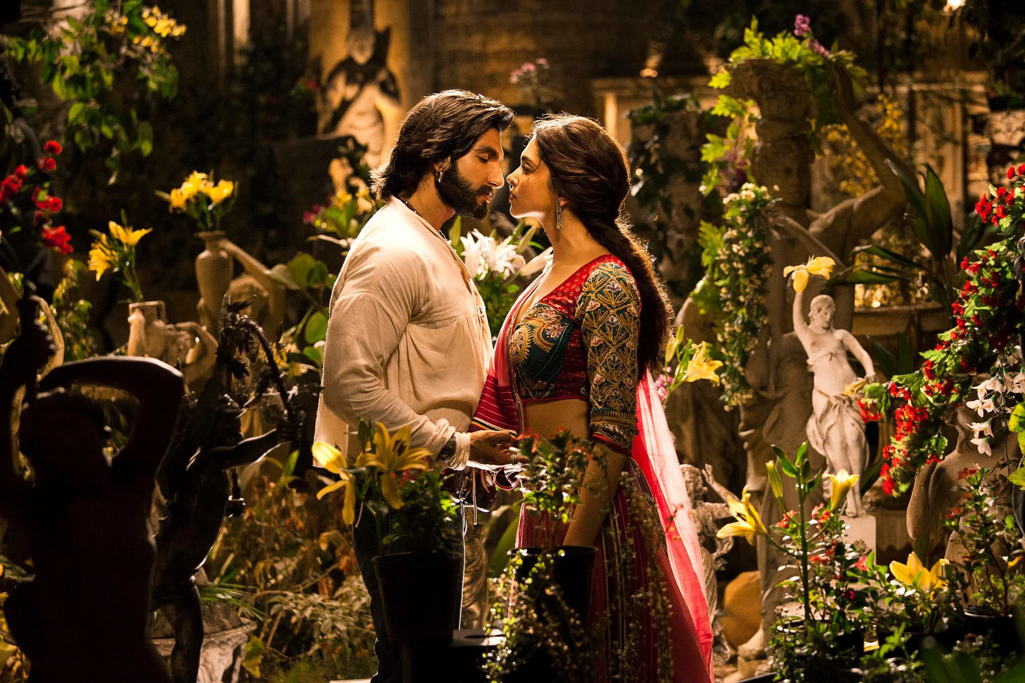 Ranveer-Deepika in a scene from Ram-leela