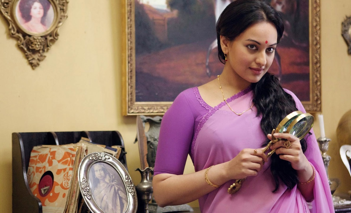 Sonakshi Sinha in Lootera