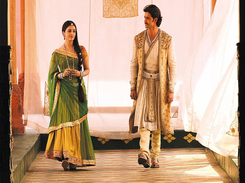 Jodhaa Akbar (2008) This Ashutosh Gowarikar epic unfolded at a leisurely pace, but what stood head and shoulders above the film was Hrithik’s turn as the Muslim Mughal Emperor Akbar the Great, which won him several well deserved gongs at subsequent award ceremonies. In the film, Hrithik looked, walked, fought and talked like the royalty he was supposed to be playing and this is by far one of my favourite performances of his in recent times.