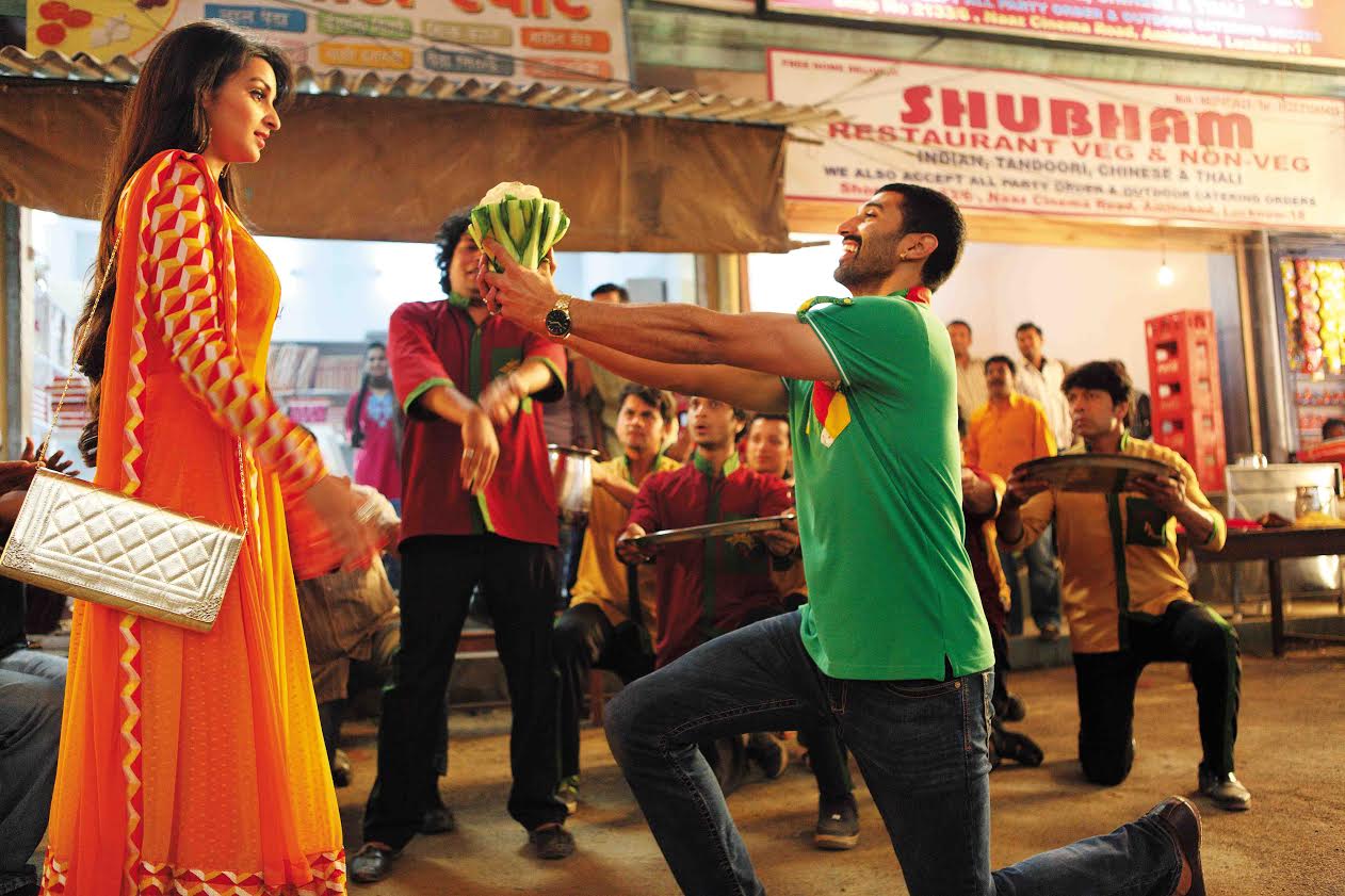 Aditya woos Parineeti in Daawat-E-Ishq