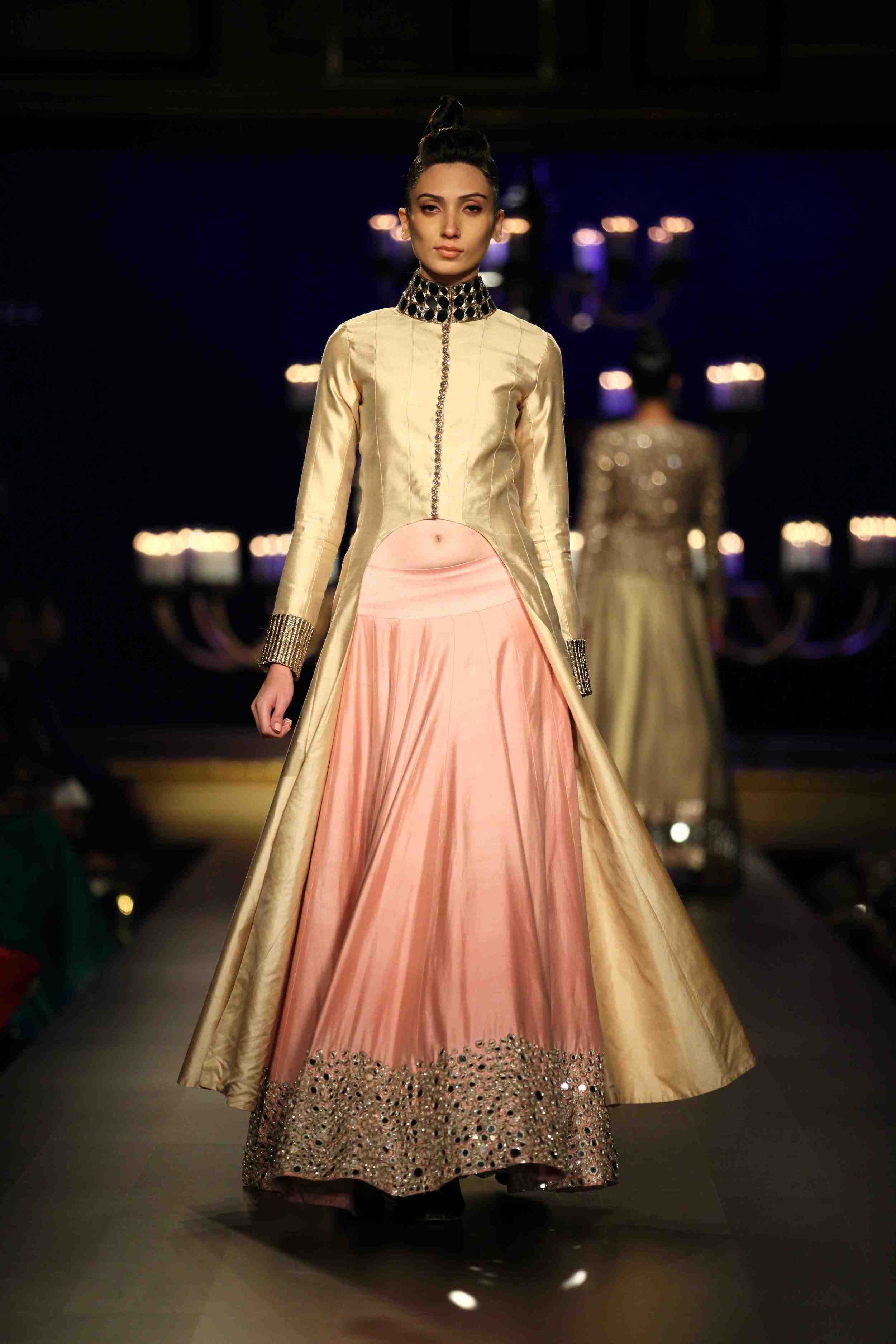 Manish Malhotra Empress Story 2015 Couture collection - Manish Malhotra  Pictures | Bridal Wear in Delhi NCR - WedMeGood | Stylish wedding dresses,  Bridal maxi dress, Online wedding dress shopping
