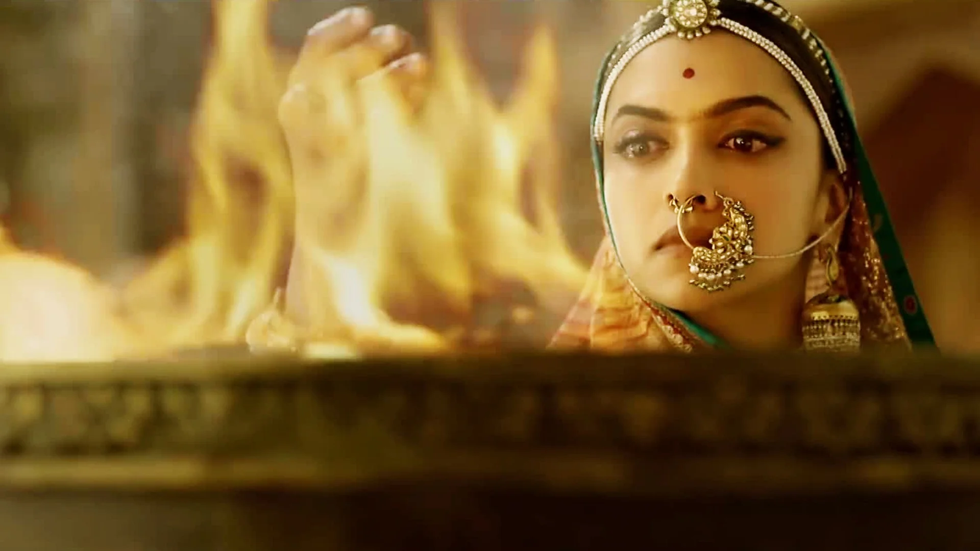 Deepika-Padukone-Padmavati-Desktop-Wallpaper-26890.jpg