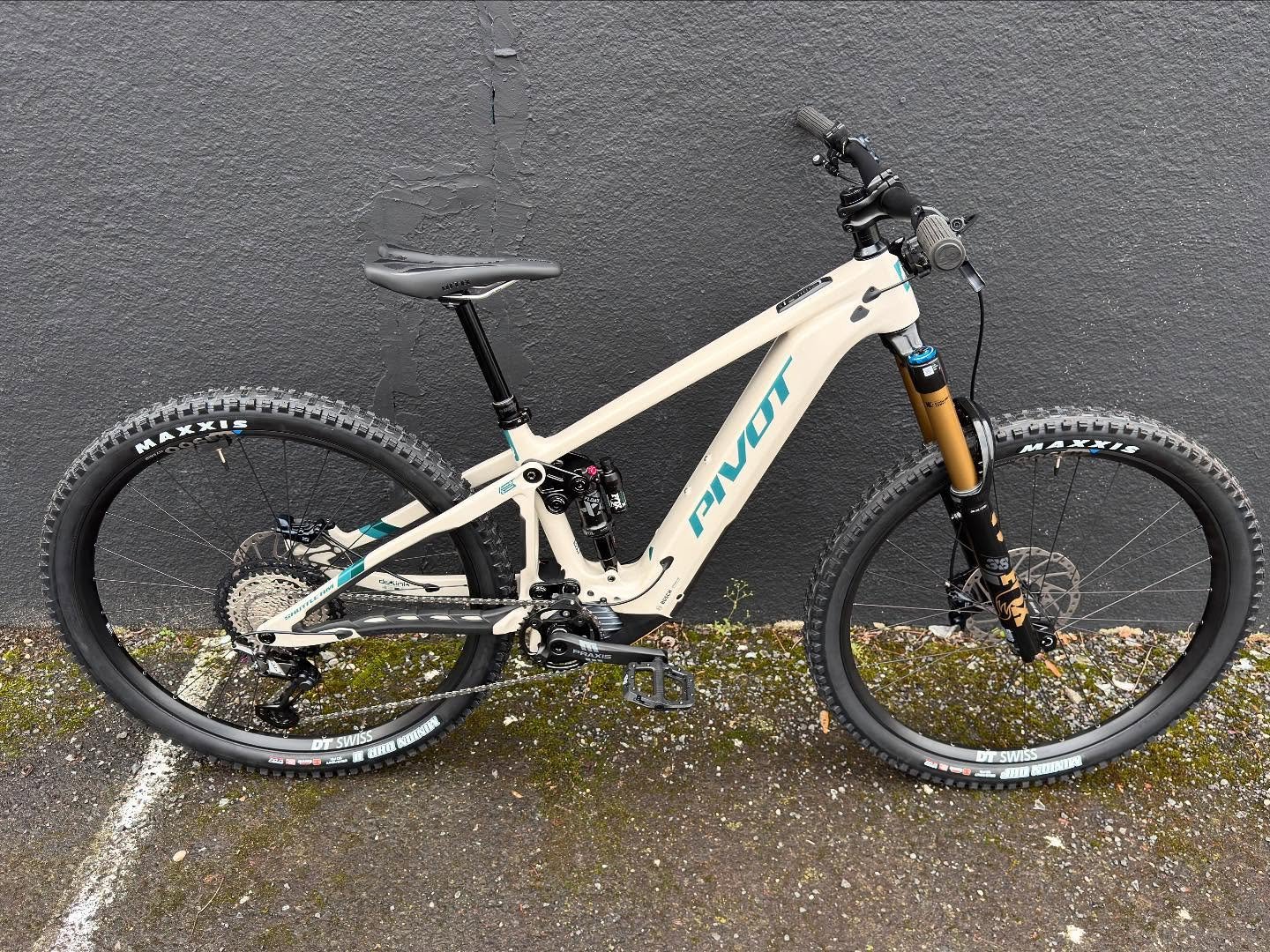 Pivot shuttle am
