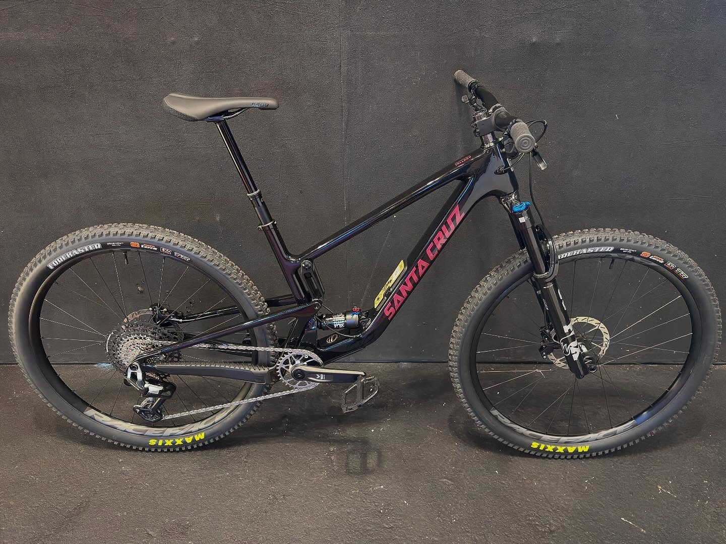 We got a few sizes and colors of these special and quite limited Santa Cruz tallboys in for stock. These have the Sram 90 cable transmission stuff on them along with what we consider to be a perfect spec.  I wish fox had been making this 36sl fork th