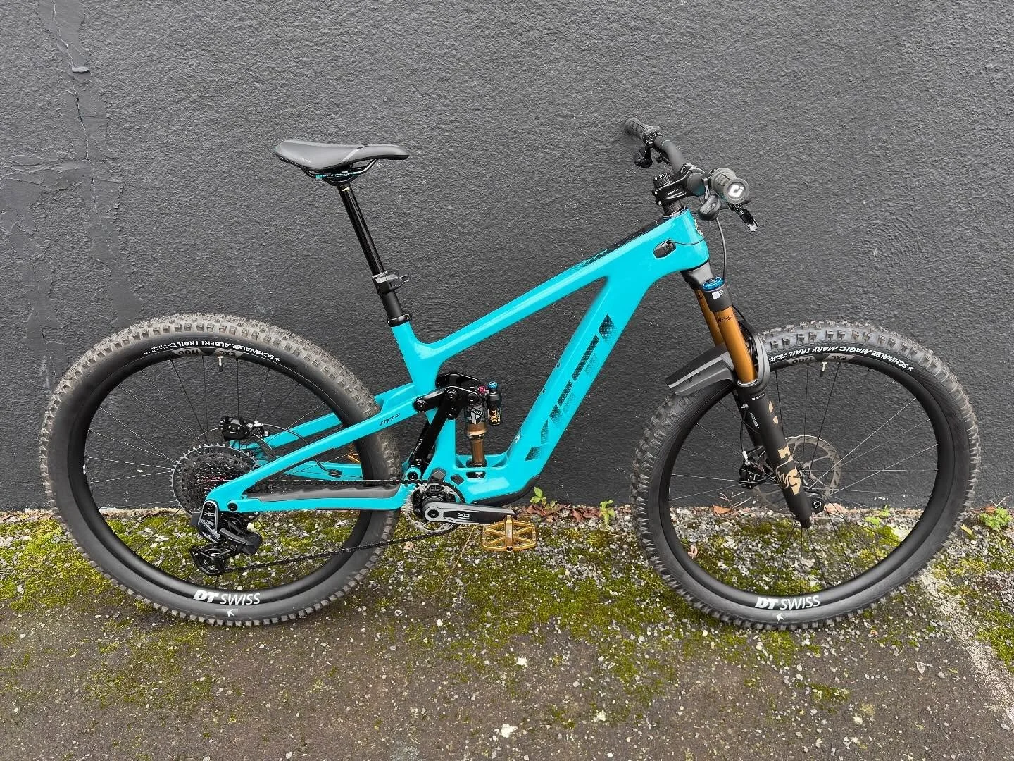 Human powered mountain bikes and lightweight emtb&rsquo;s are converging into the same down tube thickness. That makes it really hard to tell if this Yeti MTE is one or the other. It could be your little secret. Yeti&rsquo;s been calling that &ldquo;