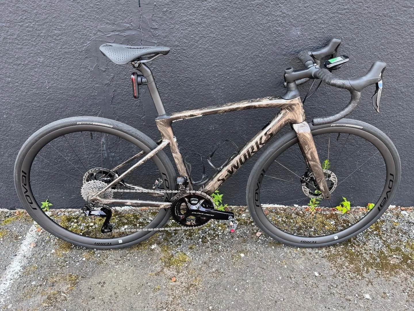 I want one. This roubaix is just begging to get ridden off into the sunset. Theres even a little shock in the stem to smooth out some of those crappy roads. The cherry on top of this one is a garmin radar taillight for an eyes in the back of you head