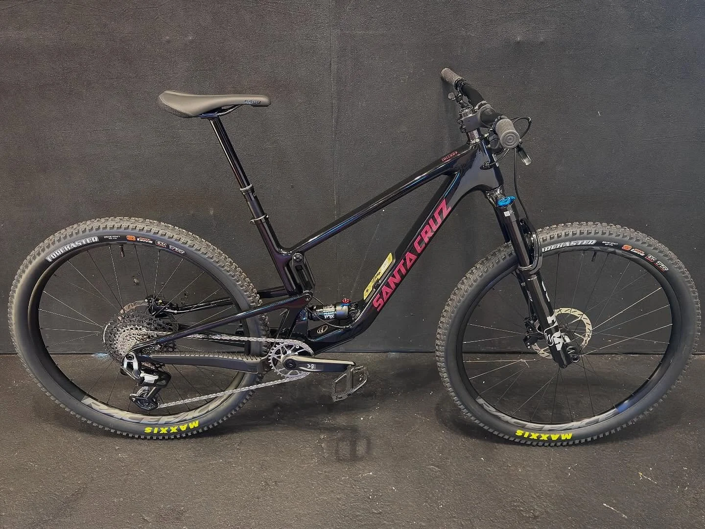 We got a few sizes and colors of these special and quite limited Santa Cruz tallboys in for stock. These have the Sram 90 cable transmission stuff on them along with what we consider to be a perfect spec.  I wish fox had been making this 36sl fork th