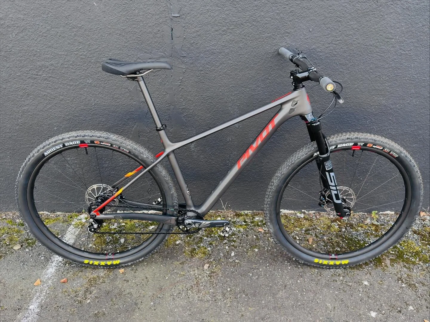 The Pivot LES is everyone&rsquo;s favorite single speed mountain bike. This one weighed sub 20lbs