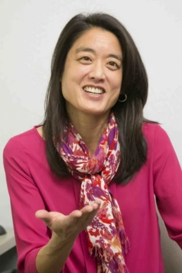 Serena Chen, Lab Director SERENA CHEN is Professor of Psychology and the Marian E. and Daniel E. Koshland, Jr. Distinguished Chair for Innovative Teaching and Researchat the University of California, Berkeley. She is a Fellow of the Society of Personality and Social Psychology, American Psychological Association, and the Association of Psychological Science. Professor Chen was also the recipient of the Early Career Award from the International Society for Self and Identity, and the Distinguished Teaching Award from the Social Sciences Division of the University of California, Berkeley. She was also identified as a Rising Star by the American Psychological Society. Professor Chen is currently the Faculty Director of the Berkeley Collegium ( http://collegium.berkeley.edu/) and the Vice Chair of Undergraduate Affairs of the Psychology Department.