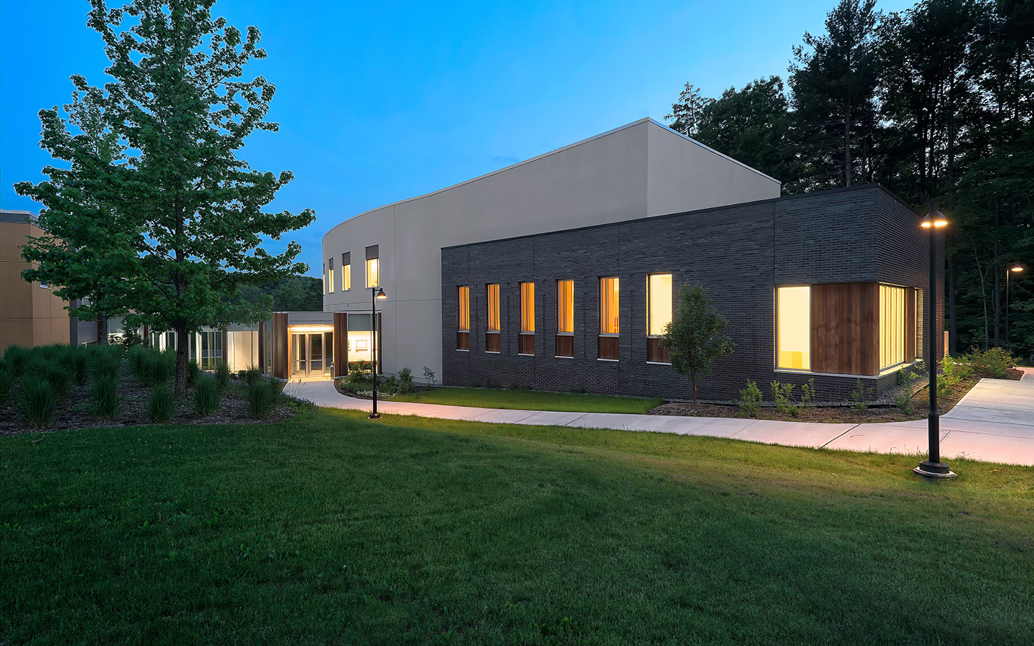 09HOME_EXT_Bard-Conservatory1.jpg
