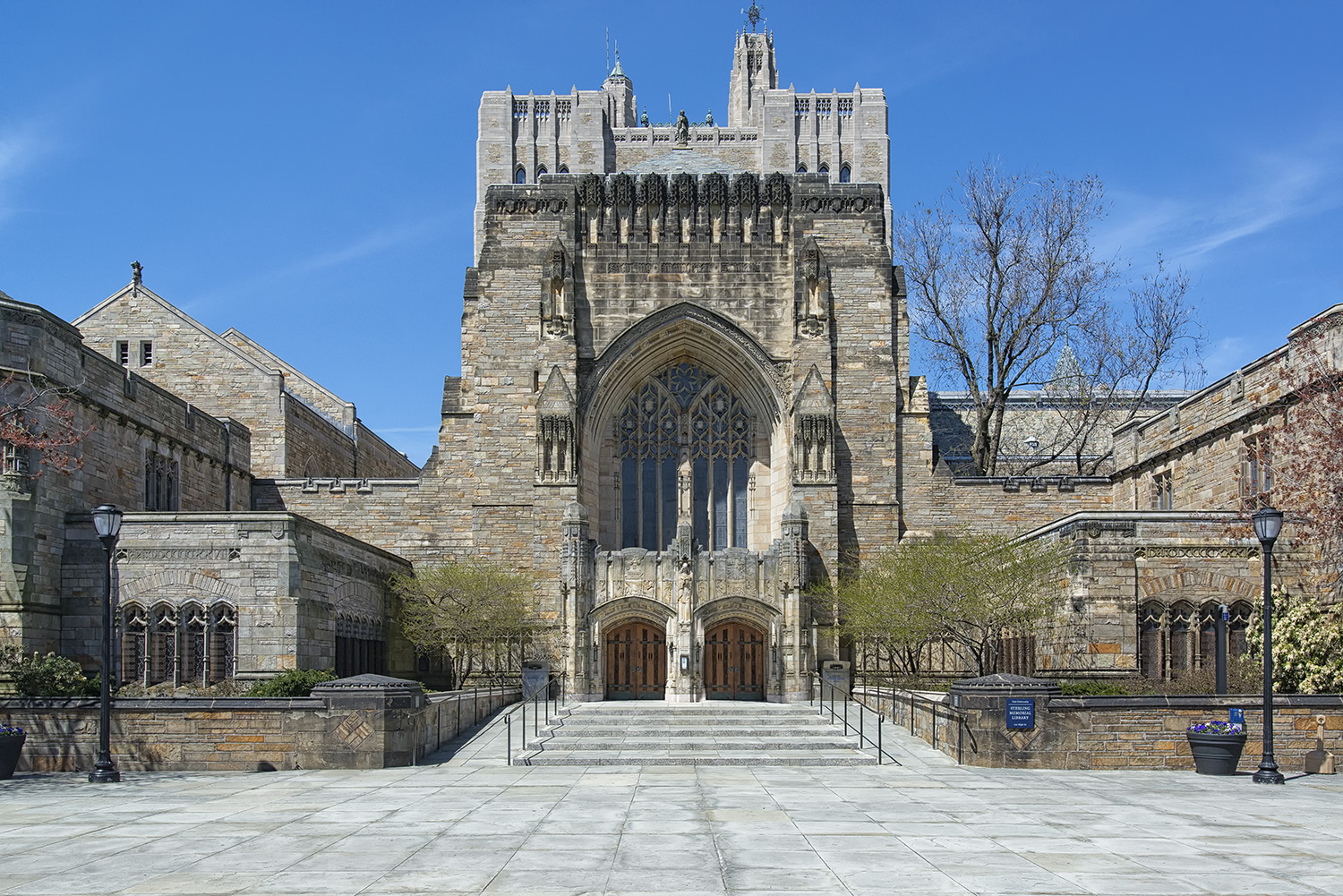 19HOME_EXT_YaleSterlingLibrary.jpg