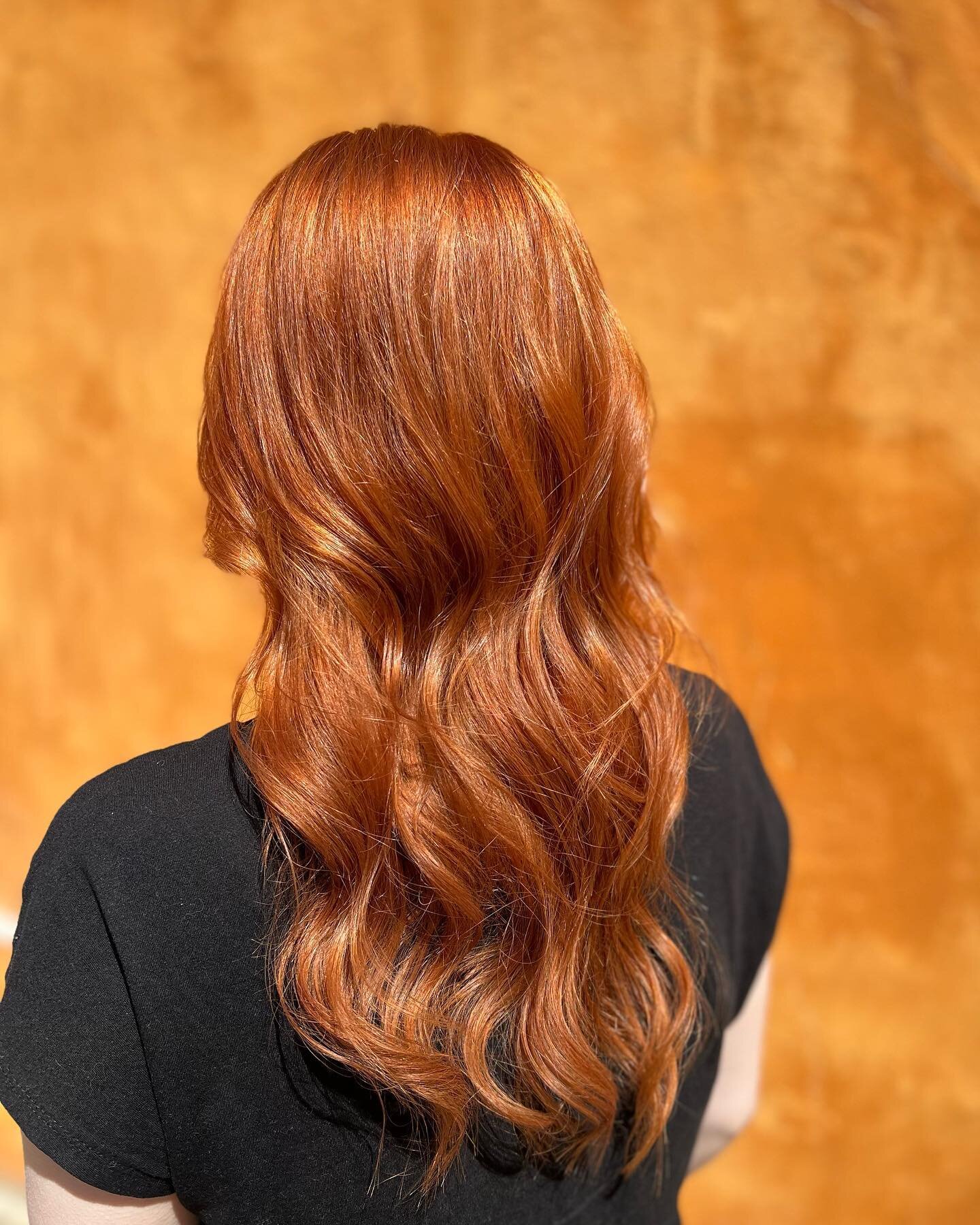Bare &hellip;.Wooow!!! 🤩🙌🏻 
&bull;
&bull;
&bull;
#hairgoals #cobberhair #redhair #redhairdontcare #hairtrends2023 #hair #haircolour #redken #redkenshadeseq #pravana #fris&oslash;r #fris&oslash;rk&oslash;benhavn