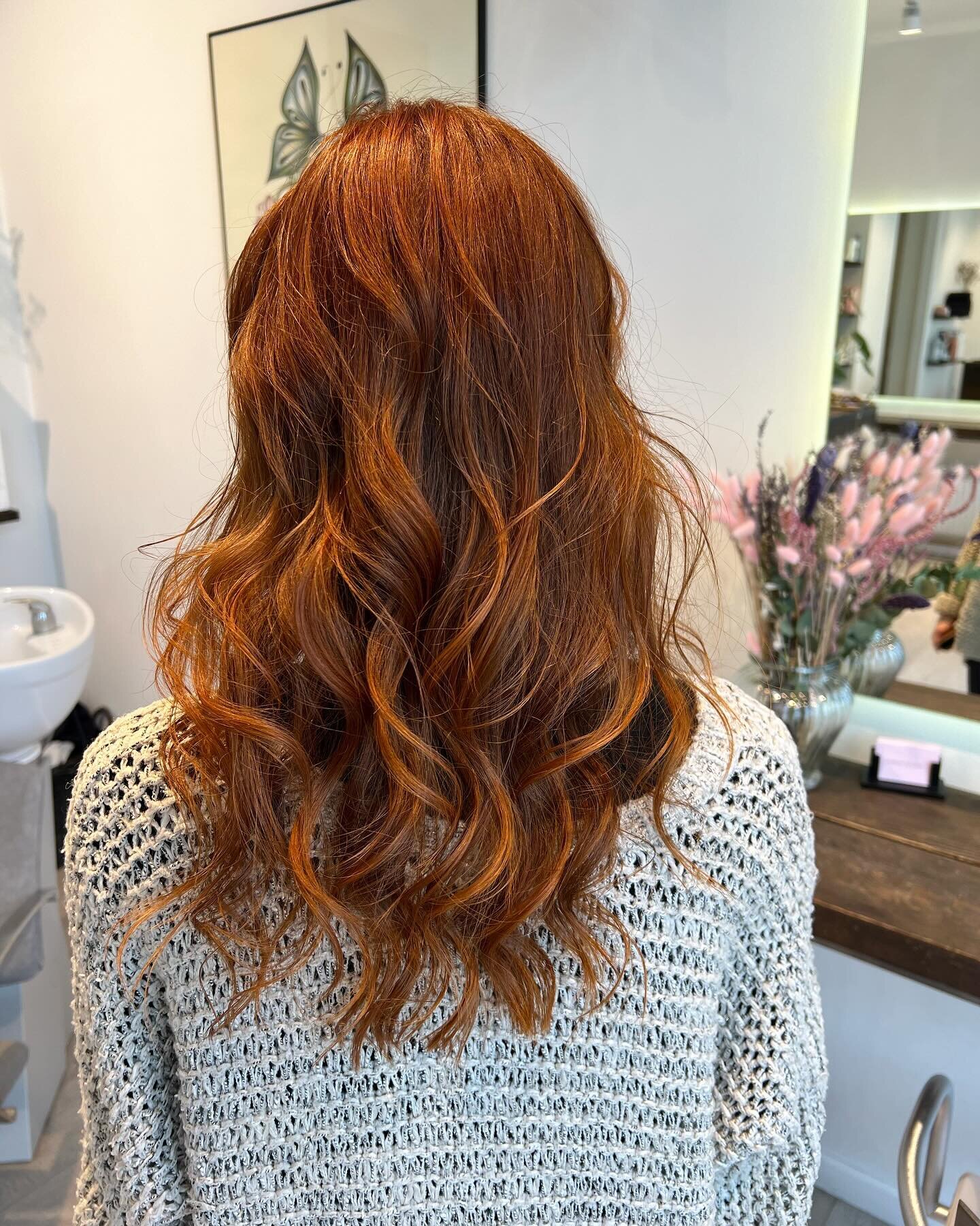 🌹Roses Are Red &hellip;&hellip; 😍 

#haircut #haircolour #colourexpert #haircolorist #haircolourexperts #longhair #curlyhair #wavyhair #hairtreatment #redhair #k18 #k18hair #b3 #b3brazilianbondbuilder #fris&oslash;r #fris&oslash;rcph