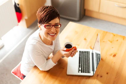 Fotolia woman at computer.jpg