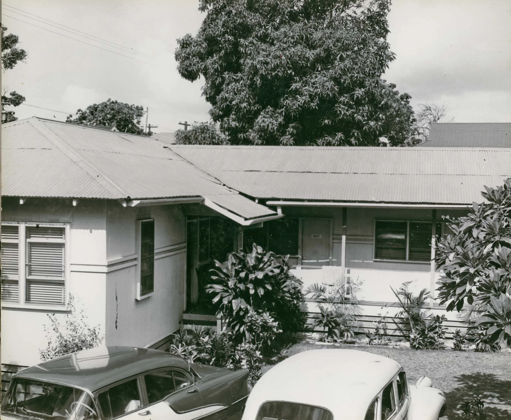 1957 - Men's Dormitory for 22 University Students