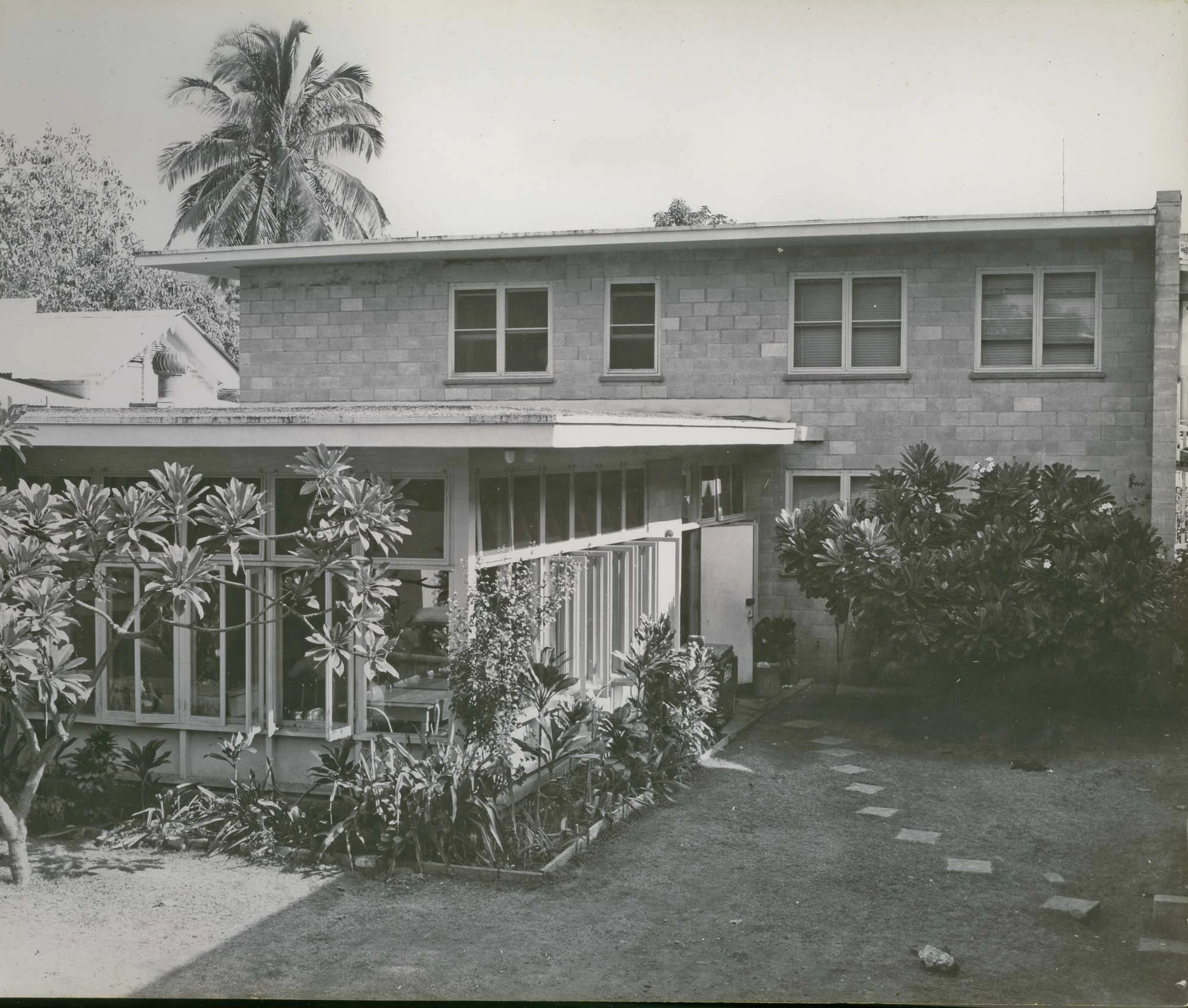 1957 - Women's Dormitory for 18 University Students