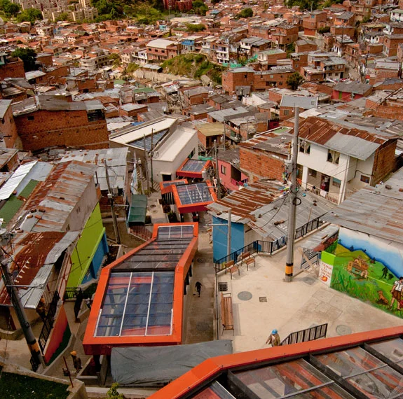 Medellin-escalator-575-MrGrau_2010.jpg