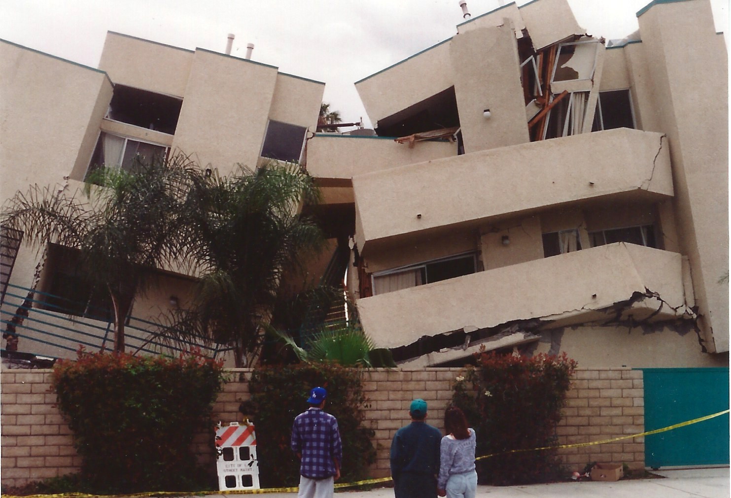Random Building, San Fernando Valley - Northridge Earthquake (photo by Gary)