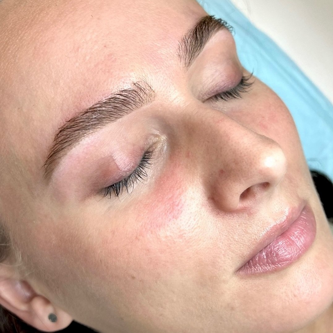 Wearable brows 💫 

Brow Style is a very personal choice! While some may love solid and bold, others prefer soft and dimensional. We always endeavour to consult with you and discuss your ideal brow style before we deliver. Most times shape and colour